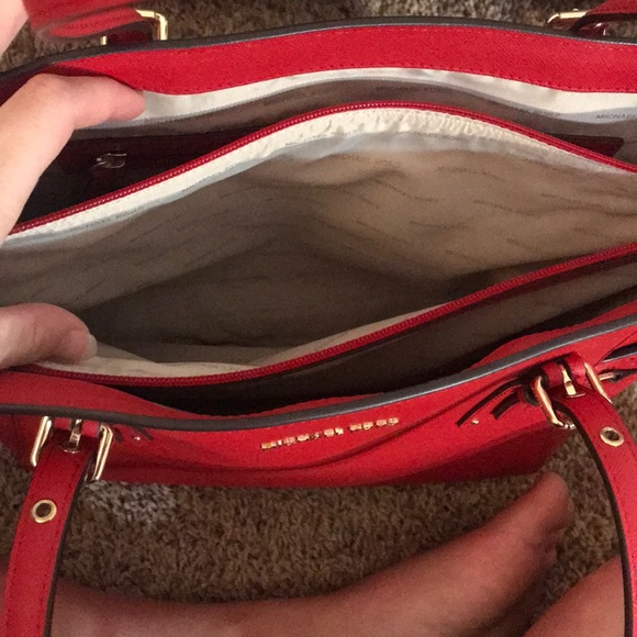 Red❤️ Michael Kors voyager bag - Picture 5 of 6